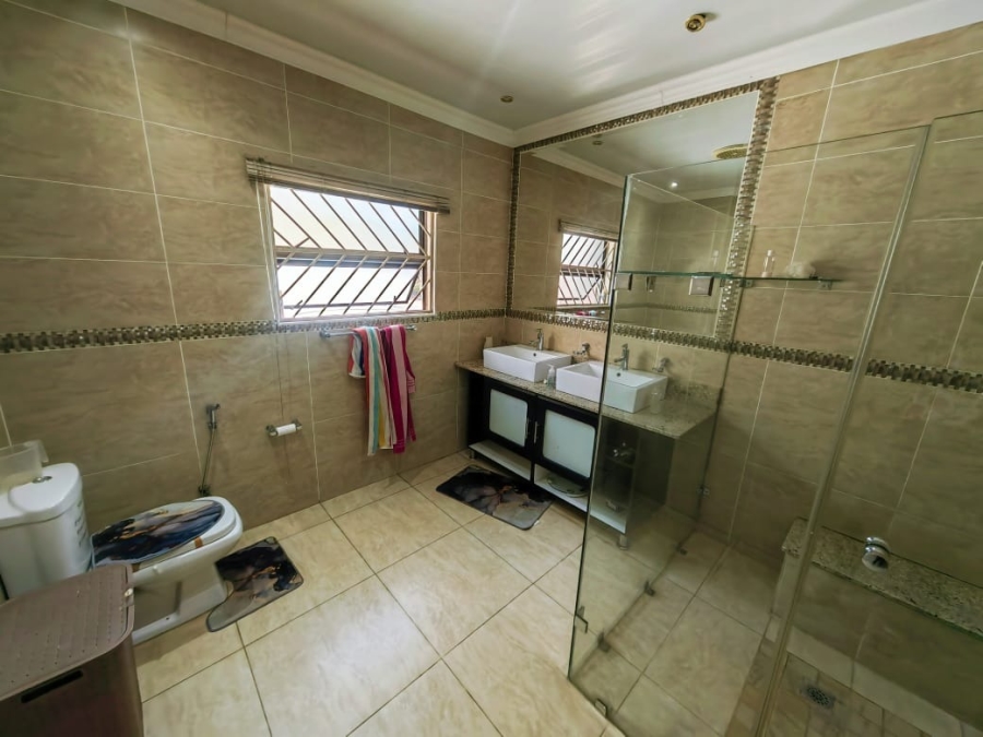 5 Bedroom Property for Sale in Van Der Hoff Park North West